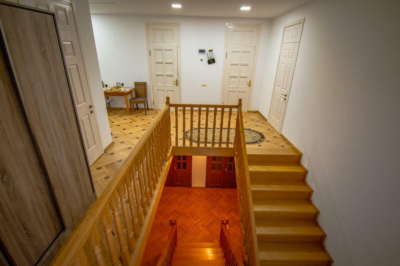Nana'S Guesthouse Batumi Exterior photo
