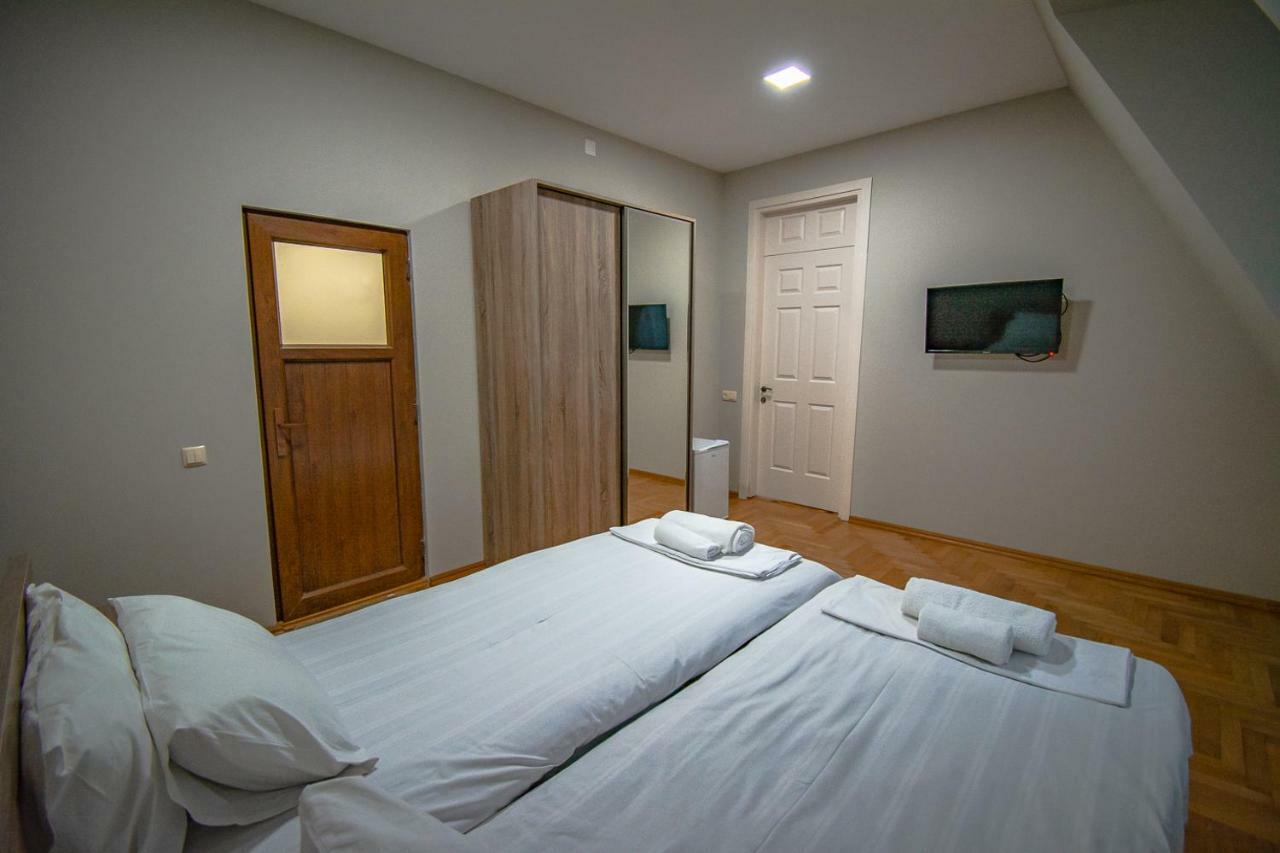 Nana'S Guesthouse Batumi Exterior photo