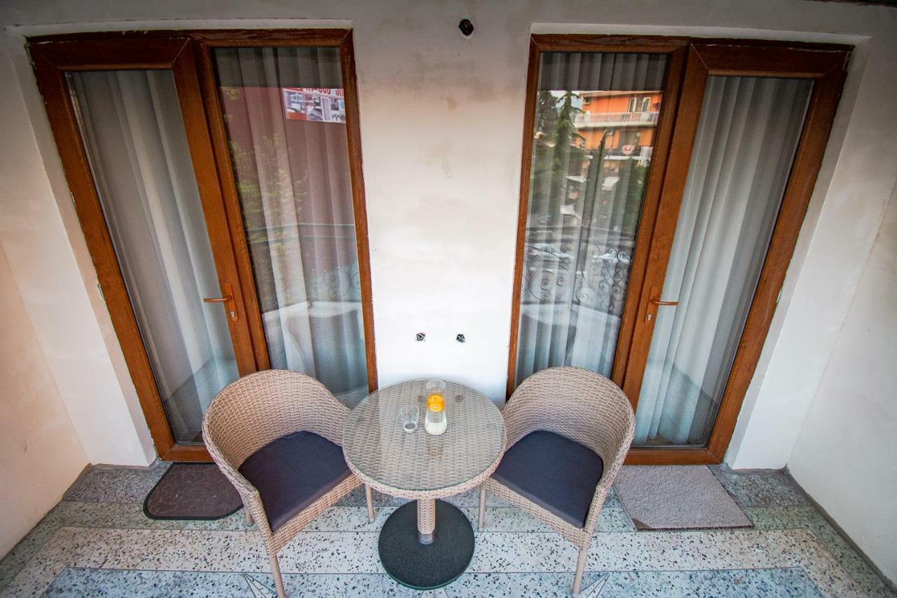 Nana'S Guesthouse Batumi Exterior photo